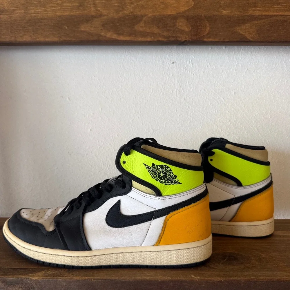 Nike Air Jordan 1 Mens Size 8 Retro High OG Volt Gold Black White 555088-118